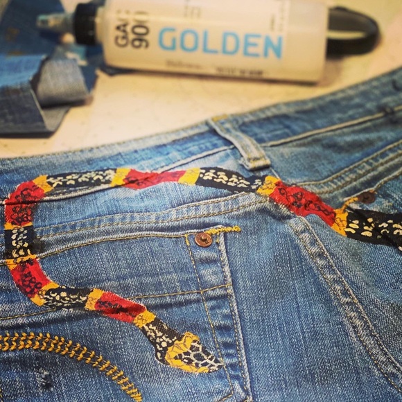 🎨 Hand Painted Joe’s Jeans Shorts Snake Texas 29 - Picture 6 of 8